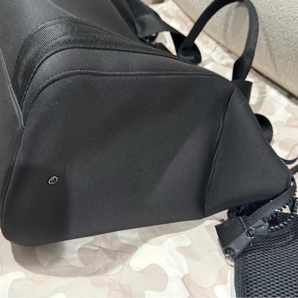 Dagne Dover Medium Landon Neoprene Carry All Bag In Onyx - Picture 11 of 13